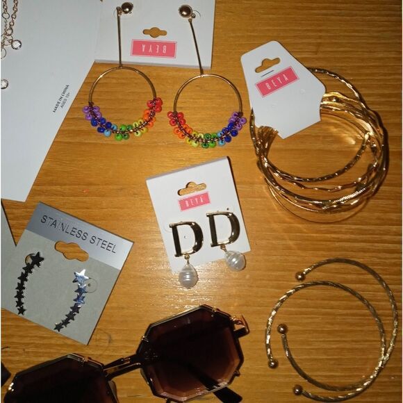 Used Randomized Jewelry bundle - Picture 4 of 4